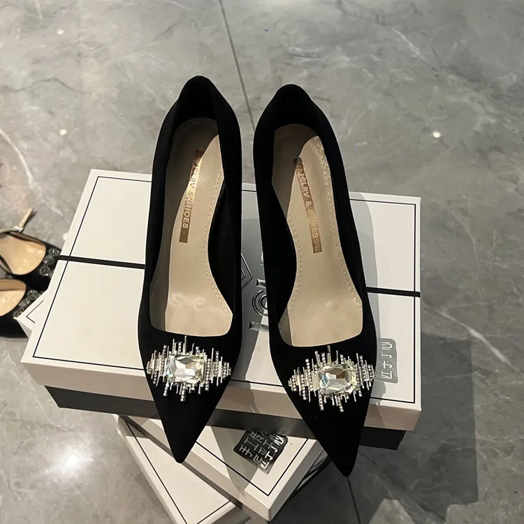 2025秋冬法式新款真皮水钻尖头高跟鞋百搭女黑色绒面气质浅口单鞋