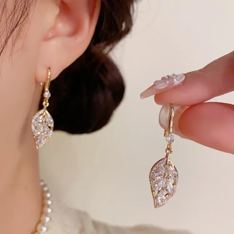 铜合金合成锆石耳饰 法式简约百搭超闪金枝玉叶挂钩中长耳坠1607