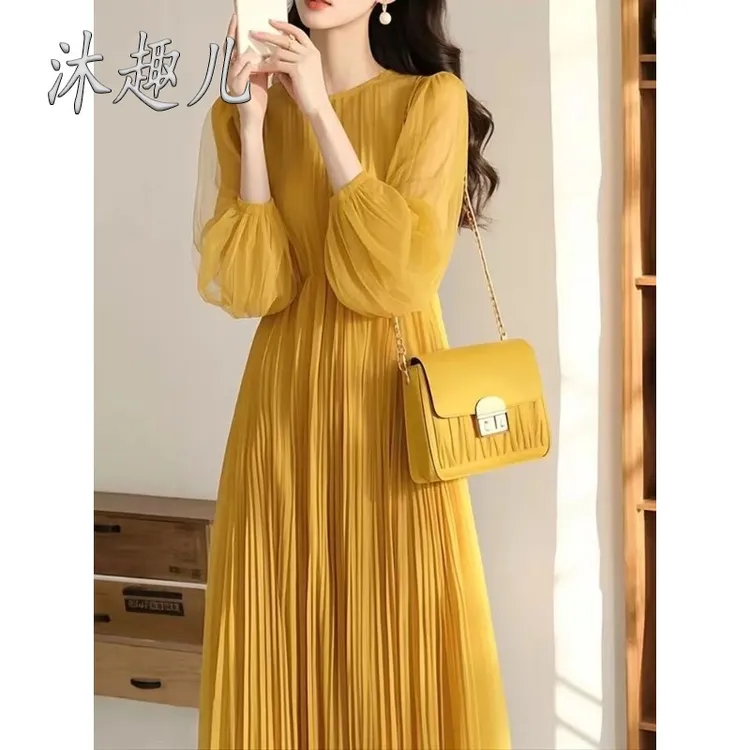 早秋气场强大女神范气质长裙高级感独特超好看海边度假黄色连衣裙