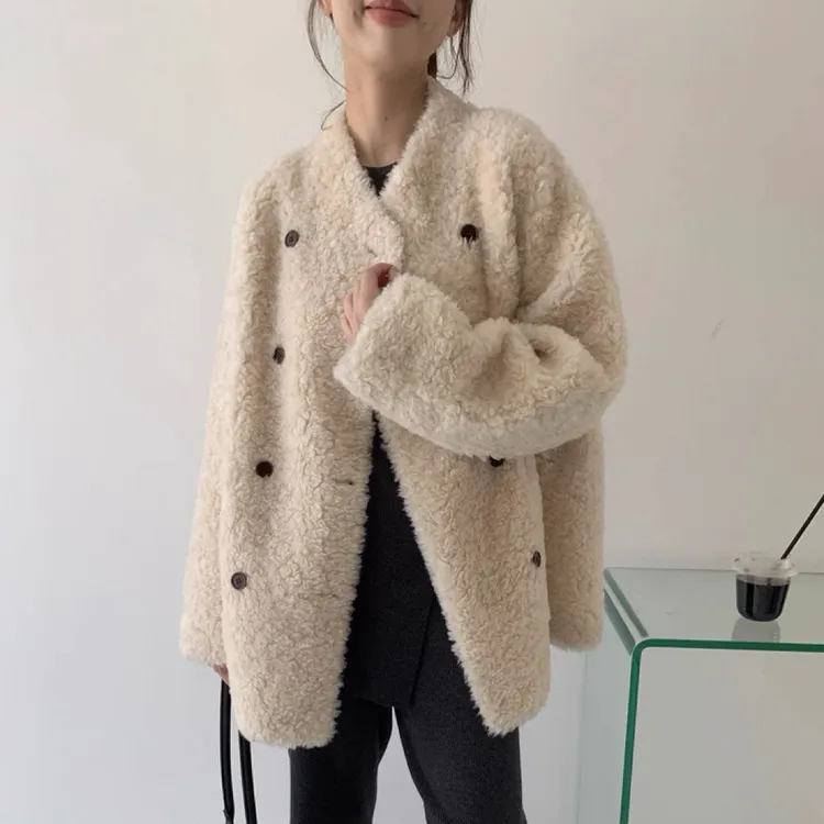 100绵羊羔毛休闲风双排扣2025冬季新款羊剪绒皮毛一体中长款外套
