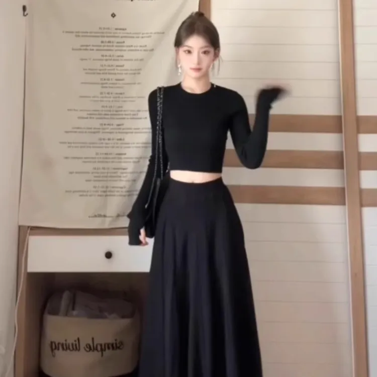 女装针织小个子搭配一整套装长裙早秋季感绝美黑色赫本风连衣裙潮