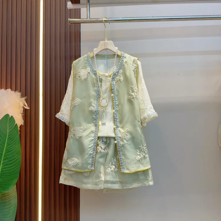 欧洲站2025早春新款大码胖MM高品质钉珠亮片花苞袖刺绣国风套装