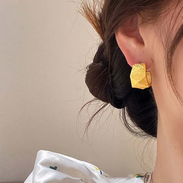 ZJ欧美几何C形褶皱耳钉轻奢百搭简约耳环气质小众冷淡风耳饰女