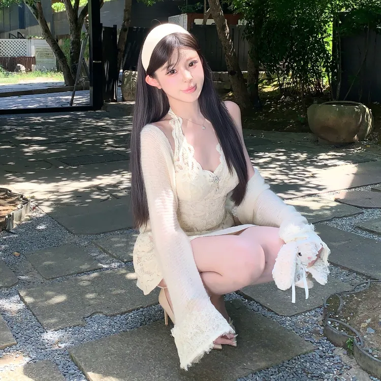 【白月漪梦】气质薄款法式纯欲连衣裙女秋季显瘦性感辣妹挂脖蕾丝裙