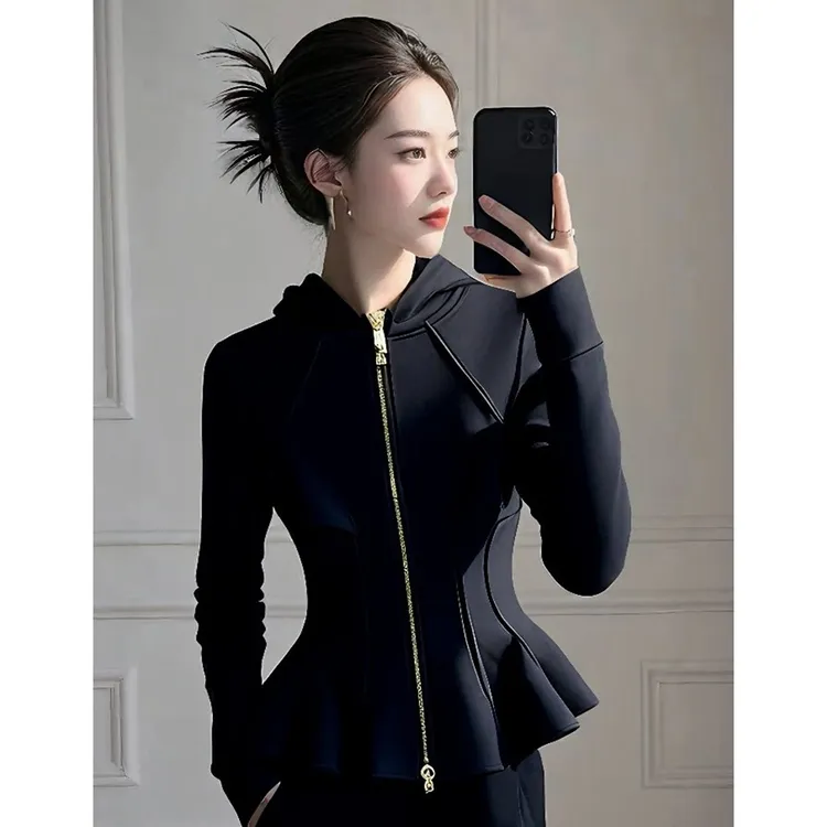 今年爆款黑色连帽卫衣2025春季高级感超好看独特漂亮收腰短款外套