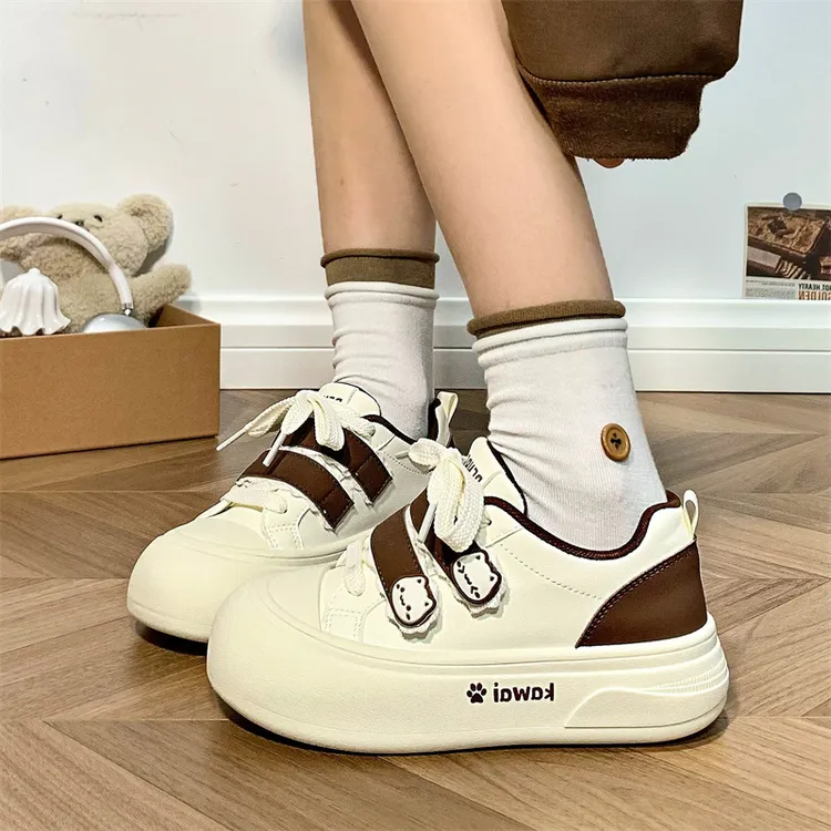 人本魔术贴板鞋ins潮厚底女鞋2025冬季新款小白鞋女款运动休闲鞋