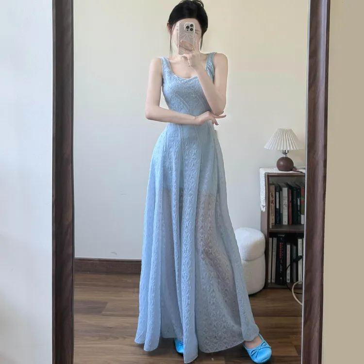 实价现货法式蓝色蕾丝吊带连衣裙女2025夏季收腰显瘦高级感长裙子