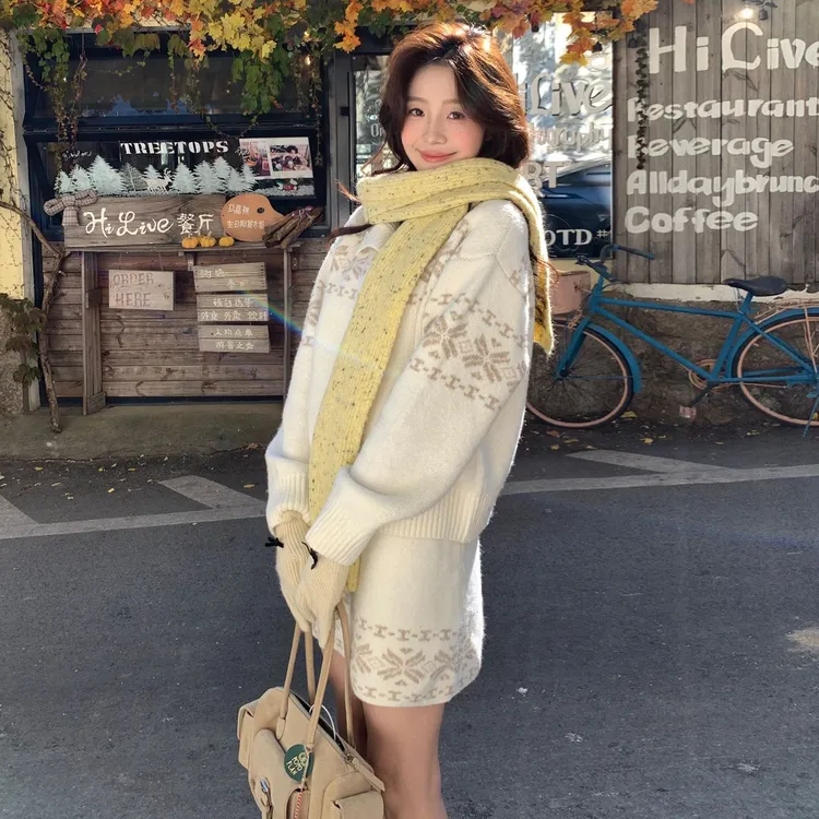 杏色慵懒风费尔岛针织毛衣裙2025新款韩系高智感连衣裙子女秋冬季