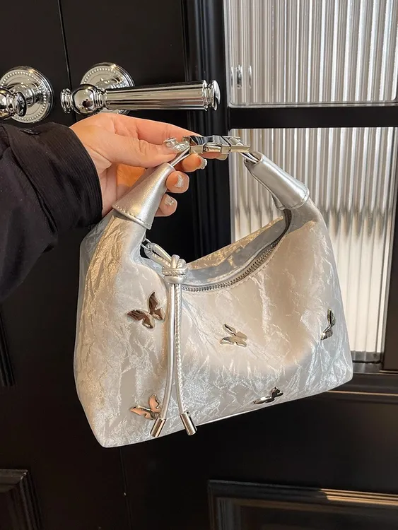 银色手提包包女2025新款时尚小众设计单肩斜挎包高级感上班小拎包