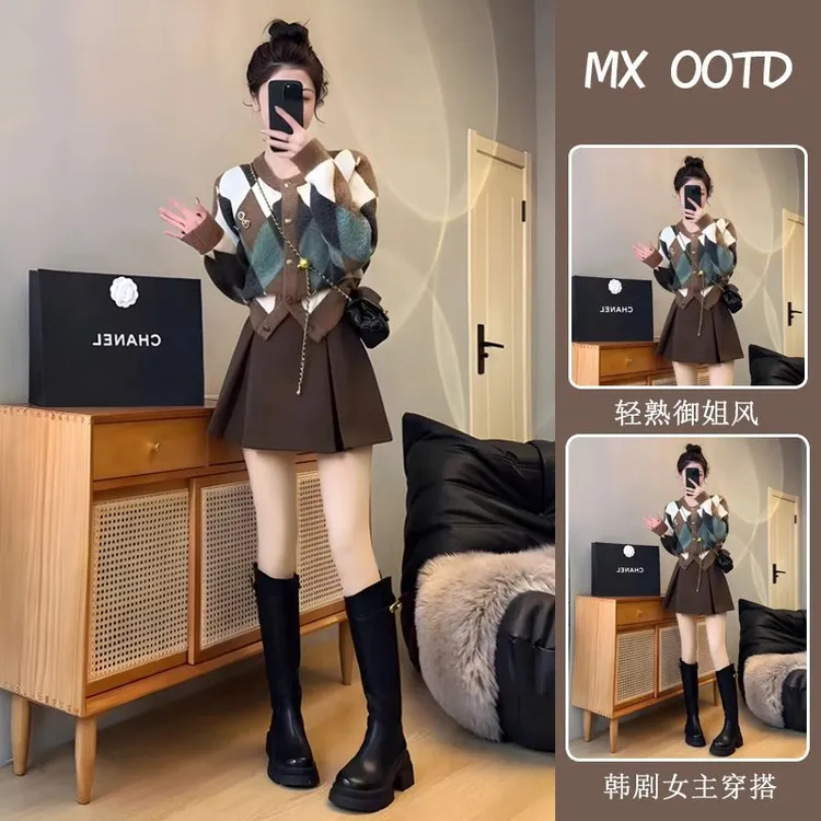 秋冬温柔系穿搭女2025新款韩版洋气撞色针织开衫显瘦半身裙两件套