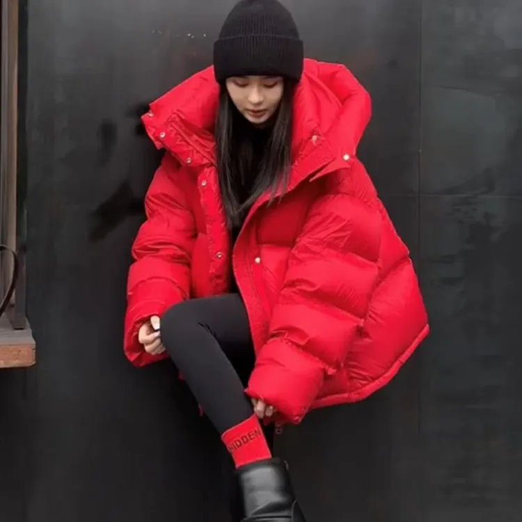 红色服女短款冬季新款小个子加厚保暖面包服连帽棉衣女款冬季穿搭