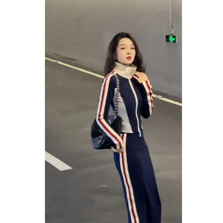 欧货时尚套装裙女2025年秋季休闲运动风立领外套开叉半身裙两件套