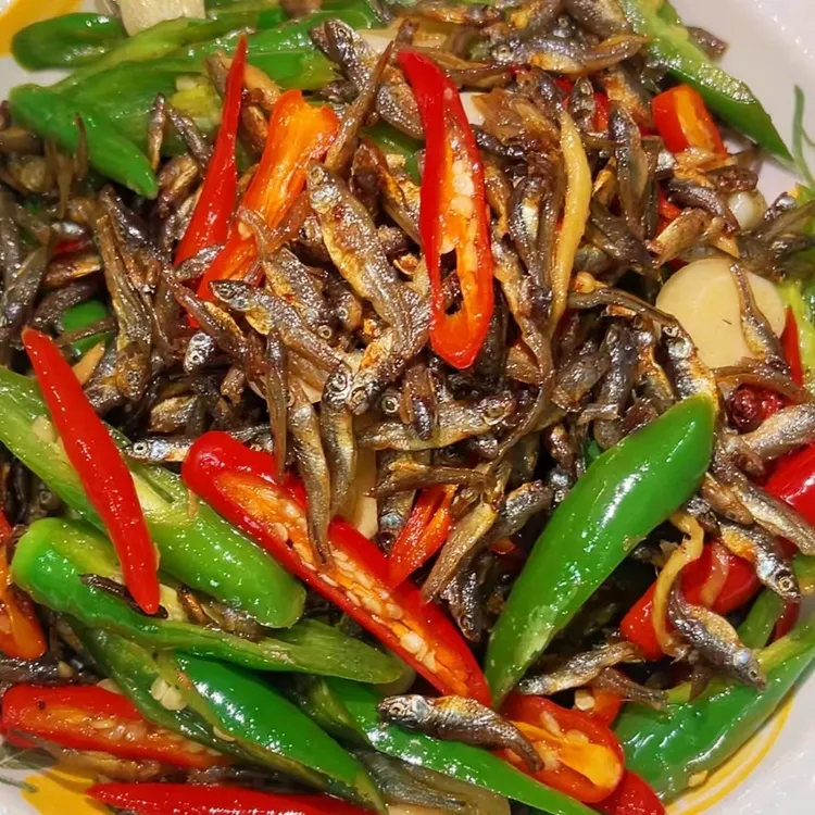 苏北宿迁农家土特产小鱼下饭菜辣椒小鱼炒下饭菜辣椒