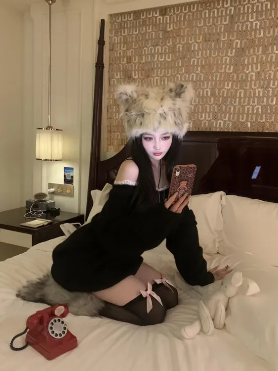 冬日恋岛 慵懒风软糯纯欲性感露背V领蕾丝蝴蝶结宽松长袖针织毛衣