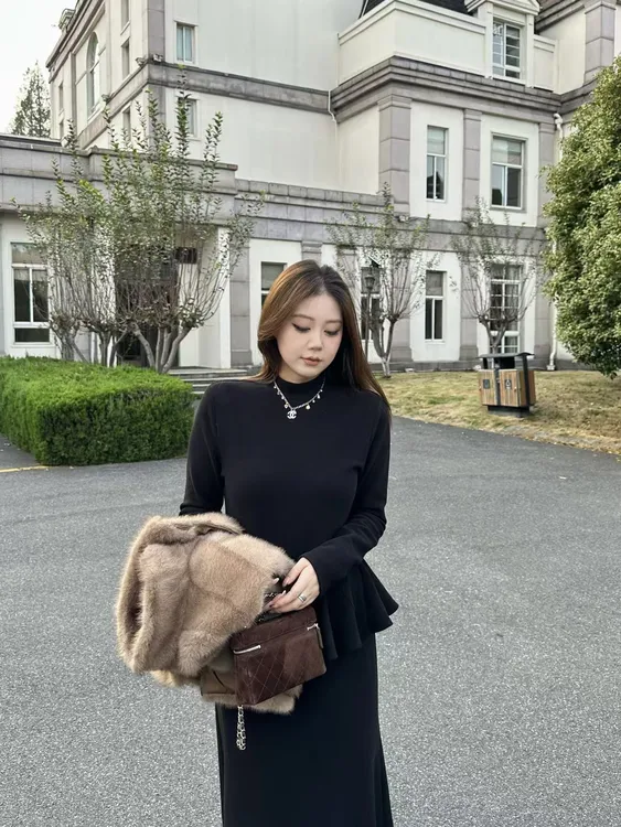 琪琪怪怪大码女装【包瘦套装】设计感木耳边磨毛上衣+半裙T18047QD