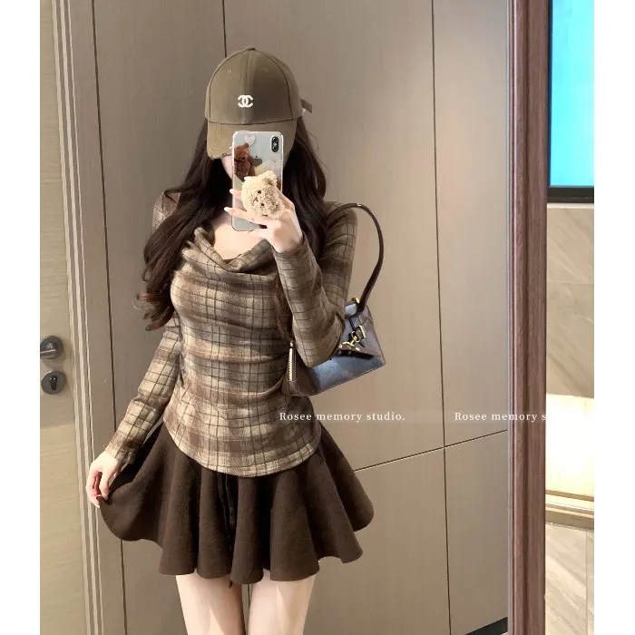 复古咖色格纹一字肩长袖T恤女冬季修身显瘦内搭chic百搭打底上衣