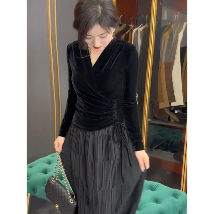 金丝绒长袖打底衫洋气显瘦交叉新款2025秋冬新款v领气质弹力小衫