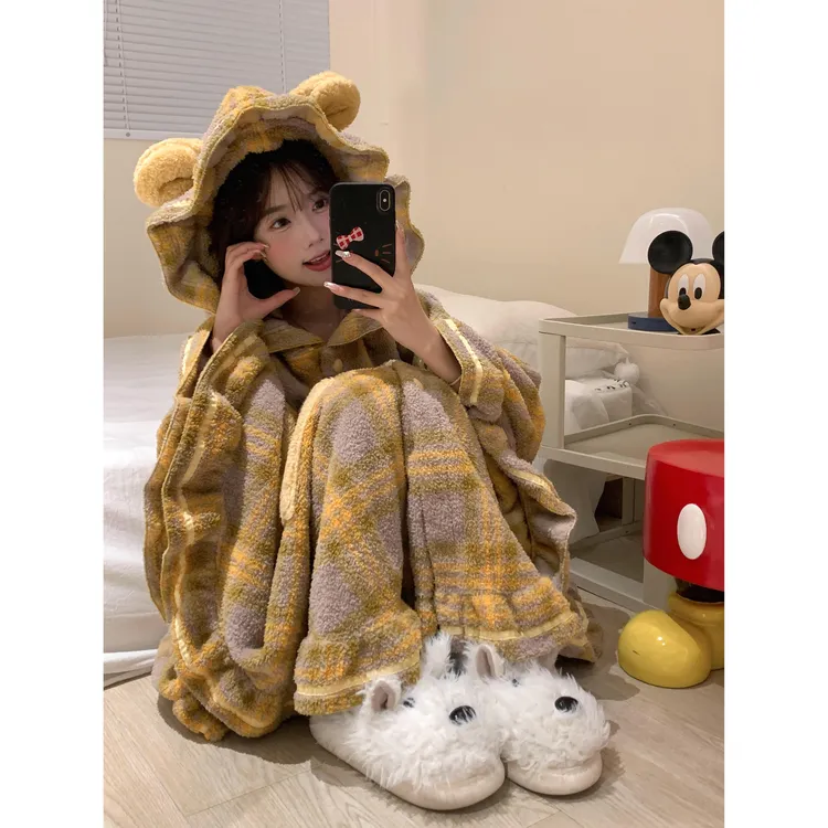 格纹连帽可爱花边珊瑚绒斗篷睡袍女款冬季大码加厚家居服睡裙ins