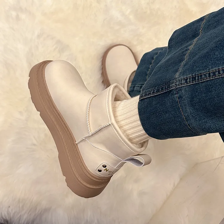 厚底皮面防水雪地靴女2025新款冬季加绒保暖女靴子短筒东北大棉鞋