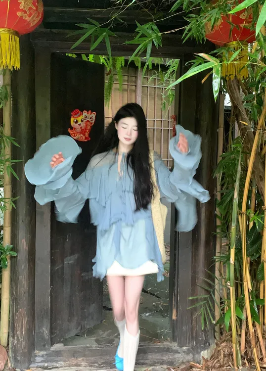 2025早秋新款法式温柔风荷叶边喇叭袖衬衫长袖蛋糕上衣百搭半裙