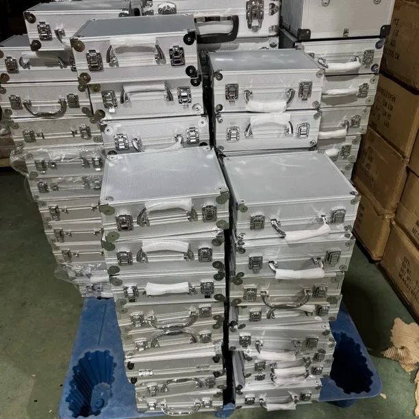 福利款高档铝合金箱子(款式自己选择）