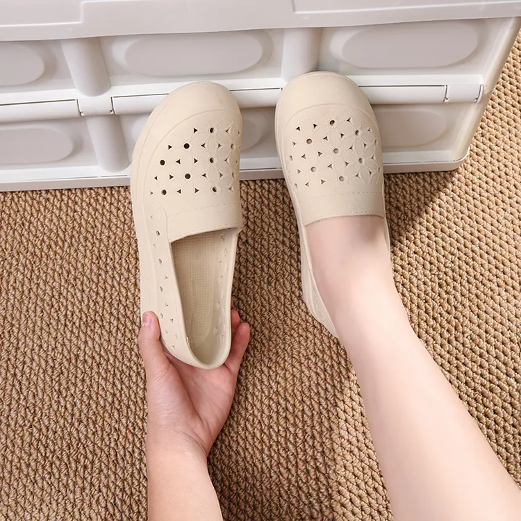 乳胶凉鞋软底透气夏季舒适洞洞鞋不磨脚户外包头平底中老年单鞋女