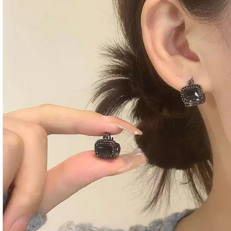 黑色方块法式耳扣2026年新款防过敏微镶锆石耳环气质百搭韩国耳饰