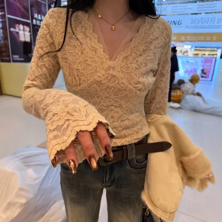 法式时尚加绒加厚蕾丝衫女士冬季新款洋气百搭打底衫网纱拼接上衣