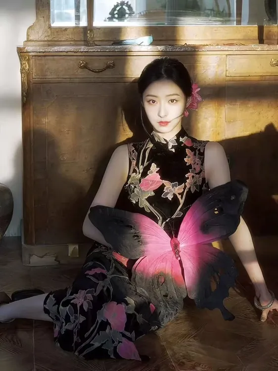 新中式连衣裙女2025新款高级名媛改良旗袍丝绒印花长裙性感包臀裙