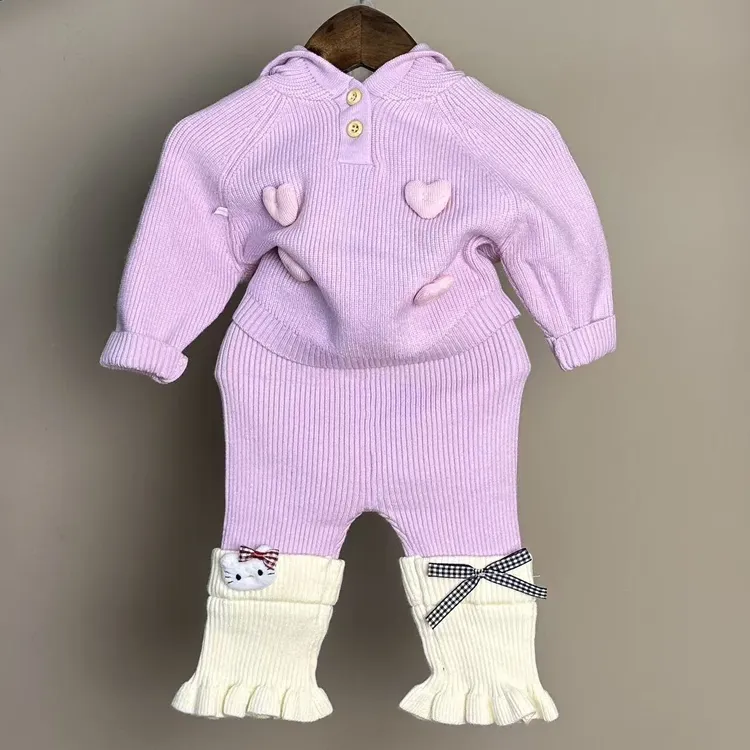 女宝宝新款针织女宝毛衣套装可爱两个颜色时尚套装爱心