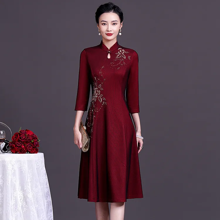 2025年春秋新款气质复合网布钉珠婚礼婚宴连衣裙中年喜婆喜妈装