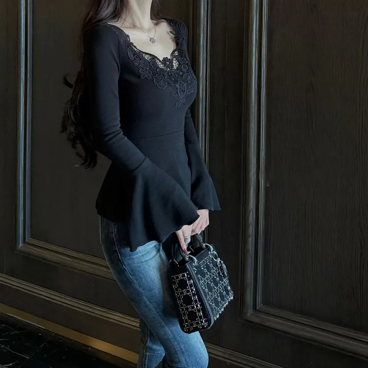 2025年冬季新款加绒精致蕾丝领拼接通勤百搭喇叭袖T恤显瘦女上衣
