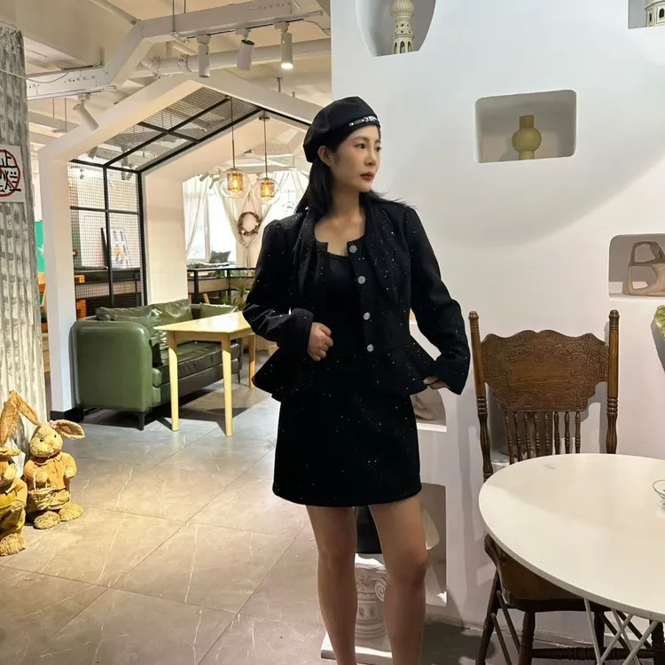 精致小香风秋冬夹棉细闪重工外套半身裙套装