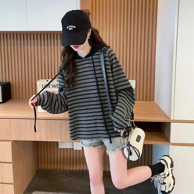 拼色连帽卫衣外套女秋季新款韩版宽松休闲设计感洋气大码短款上衣