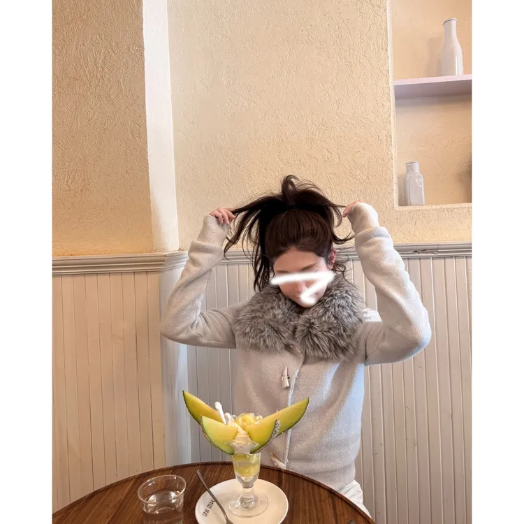 秋日蒙太奇 秋冬款牛角扣毛毛针织上衣白灰/黑色可拆卸毛领外套女