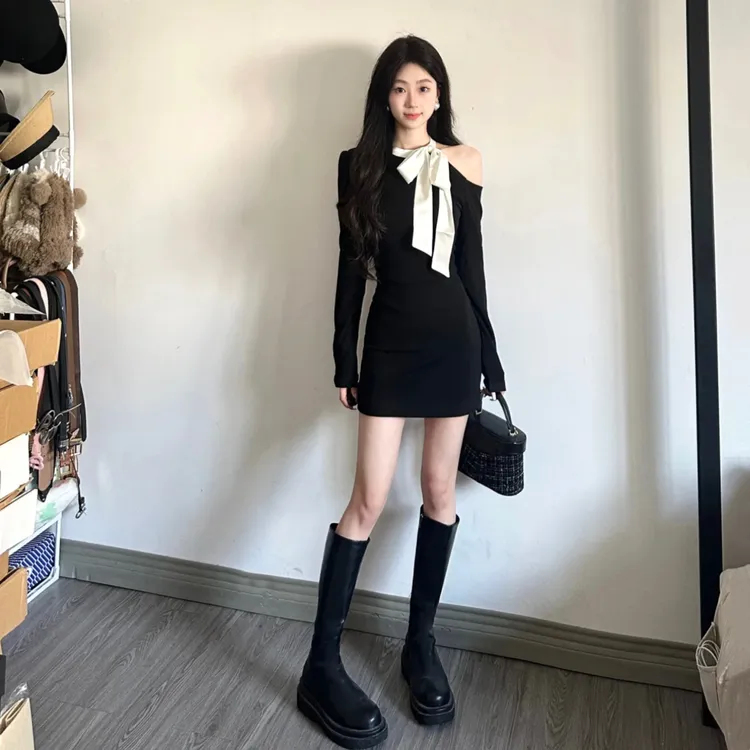 法式纯欲蝴蝶结黑色针织连衣裙子女修身气质露肩包臀a字短裙秋季