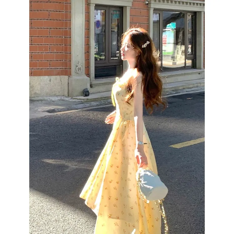 雪梨气泡水/甜美气质挂甜美千金修身碎花吊带长裙+温柔开衫两件套