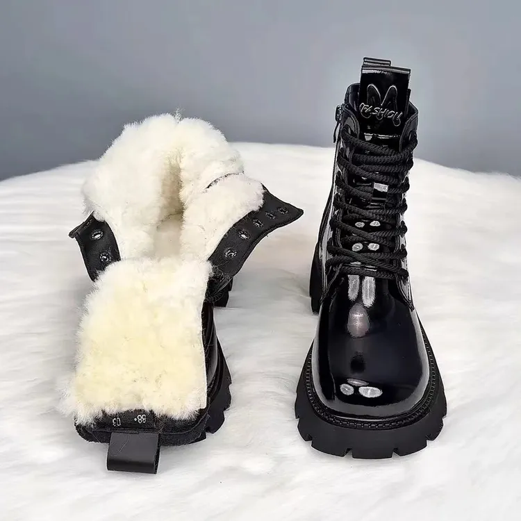 炸街高级感厚底马丁靴女2025年秋冬新款显脚小加绒舒适短靴