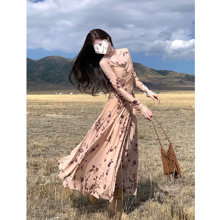 2025早秋法式荡领碎花连衣裙复古温柔长袖大裙摆绝美气质长裙女