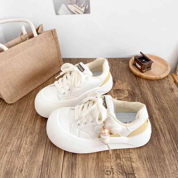 百搭加绒小白鞋2025秋冬爆款女学生厚底增高板鞋逛街休闲时尚女鞋
