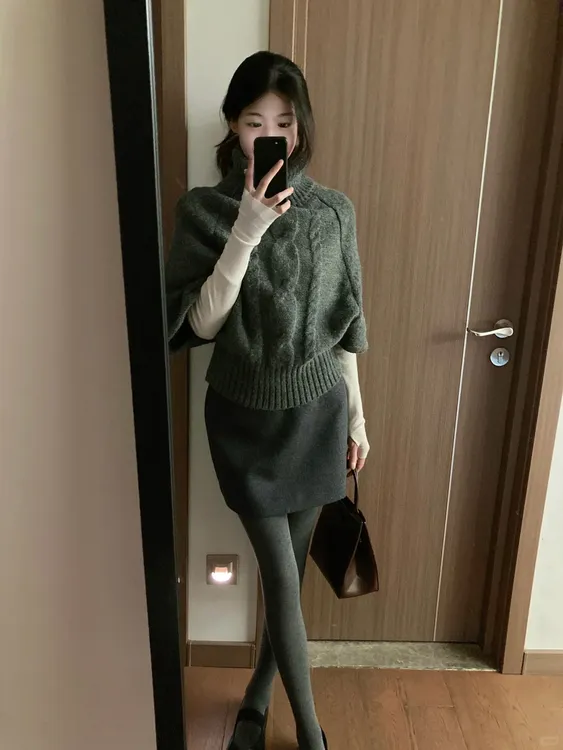 高领毛衣女秋冬蝙蝠袖短款韩系慵懒高级感针织上衣T恤配半身裙女