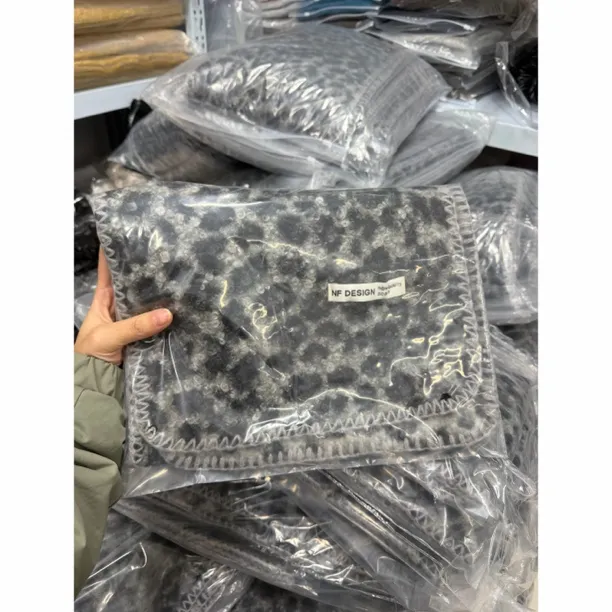 热卖豹纹不掉毛2025秋冬新款百搭毛绒保暖围脖围巾