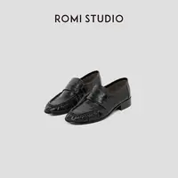 ROMI STUDIO“英伦复古”鳗鱼皮拼羊反绒褶皱软面乐福鞋RW24LP31130