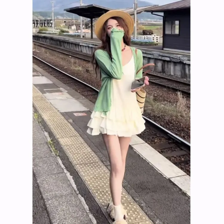 秋季韩系穿搭一整套女2025新款小清新百搭防晒开衫吊带裙两件套装