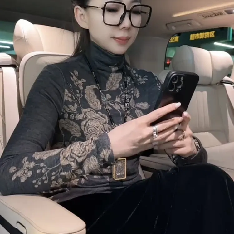 2026秋冬新款时尚半高领印花长袖小衫女修身显瘦百搭气质打底上衣