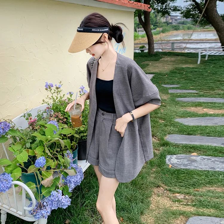 灰色棉麻西装套装女韩版宽松2025夏季新款时尚短袖西服短裤两件套
