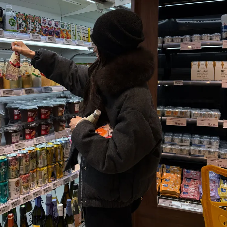 R-HER“狐领双嵌”保暖极简风时尚加厚短款女士大毛领羽绒服Y20RR