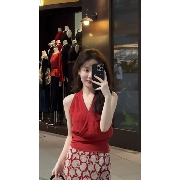 红色挂脖吊带背心女夏外穿2025新款时髦洋气高腰碎花半身裙两件套