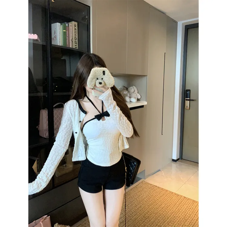 纯欲韩系甜辣时尚套装女秋季新款挂脖吊带背心蕾丝提花开衫两件套