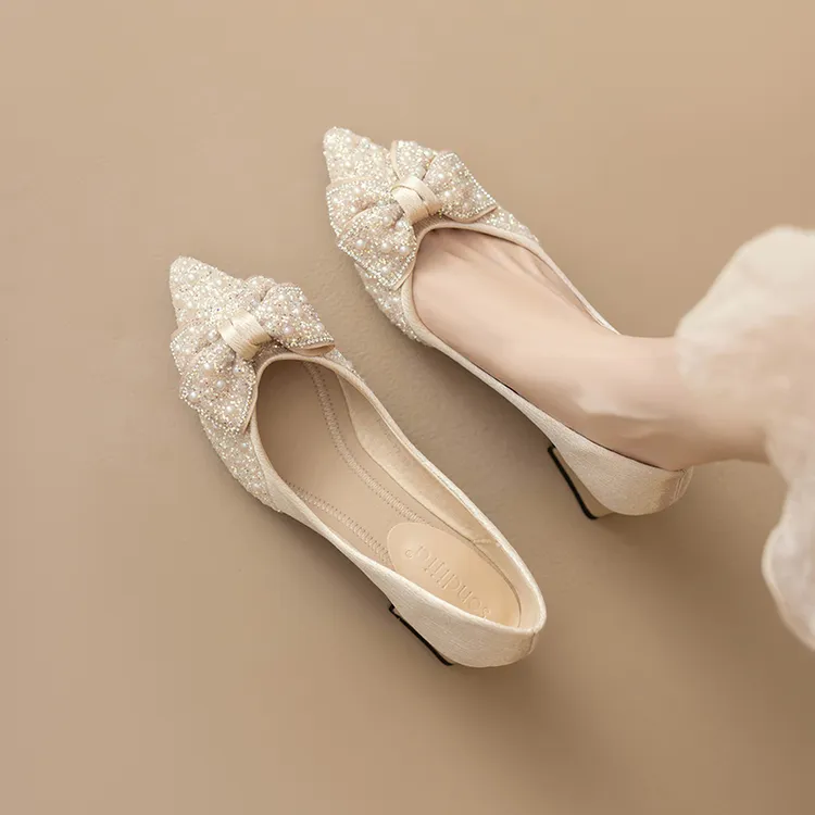 单鞋女气质小香风舒适水钻蝴蝶结软底软面绸缎粗跟浅口尖头女鞋商品图